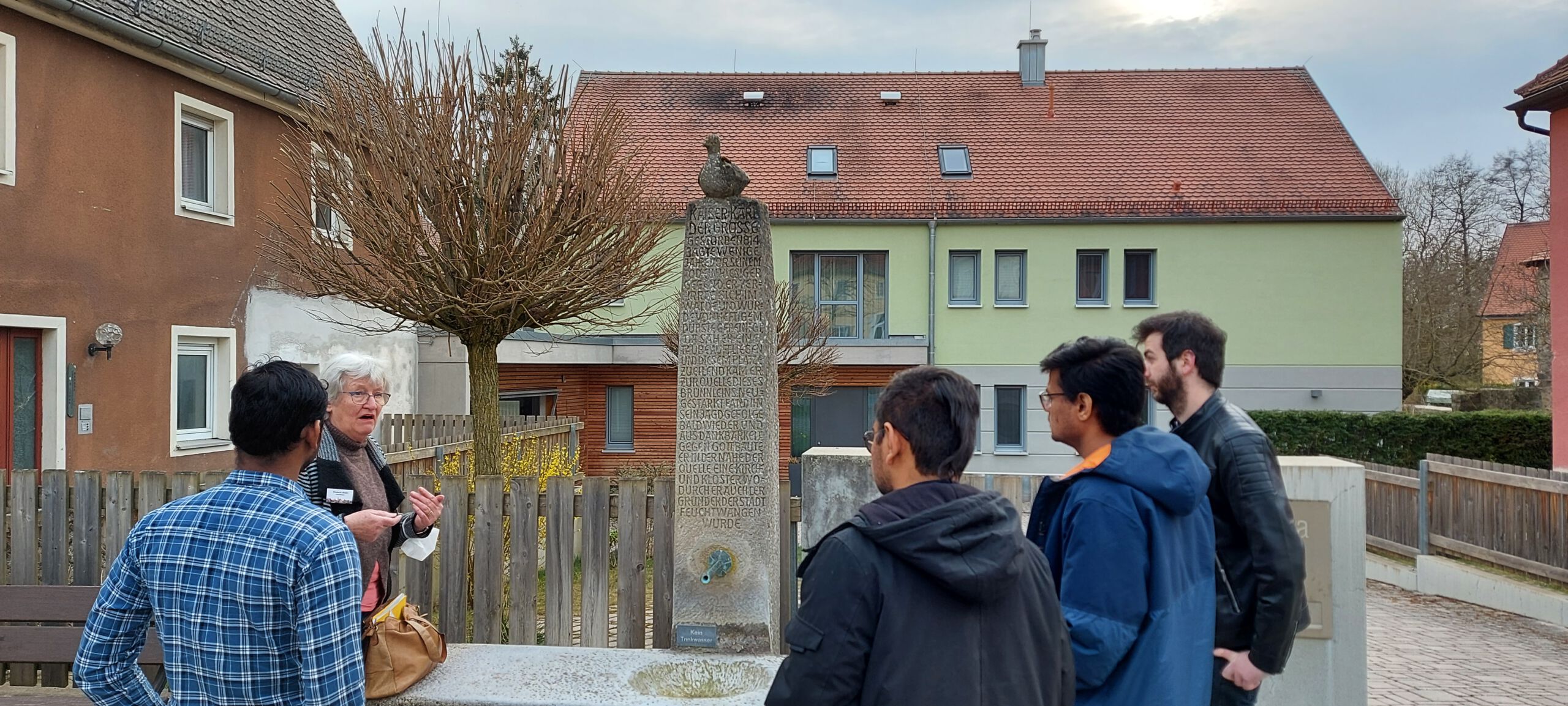 Studierende bei der Führung durch Feuchtwangen