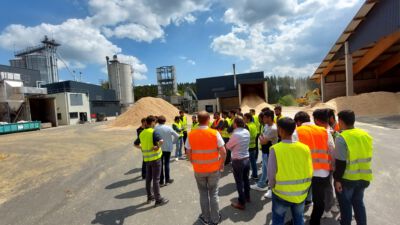 SES Studierendebei der Besichtigung des Energieparks der Stadtwerke Wunsiedel