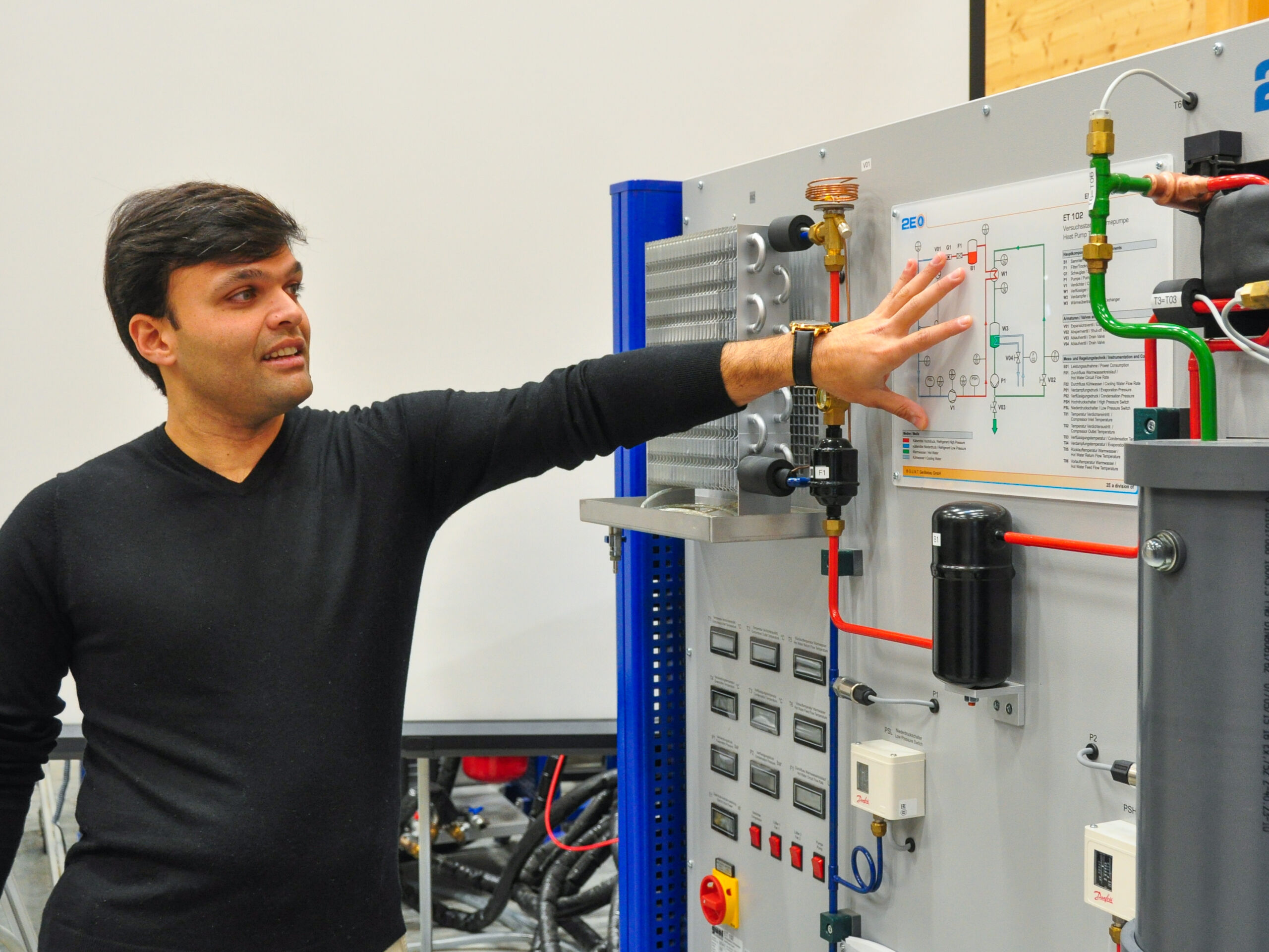 Studiengangsleiter Prof. Dr.-Ing. Haresh Vaidya blickt optimistisch auf den neuen Masterstudiengang Sustainable Building Systems am Campus Feuchtwangen.